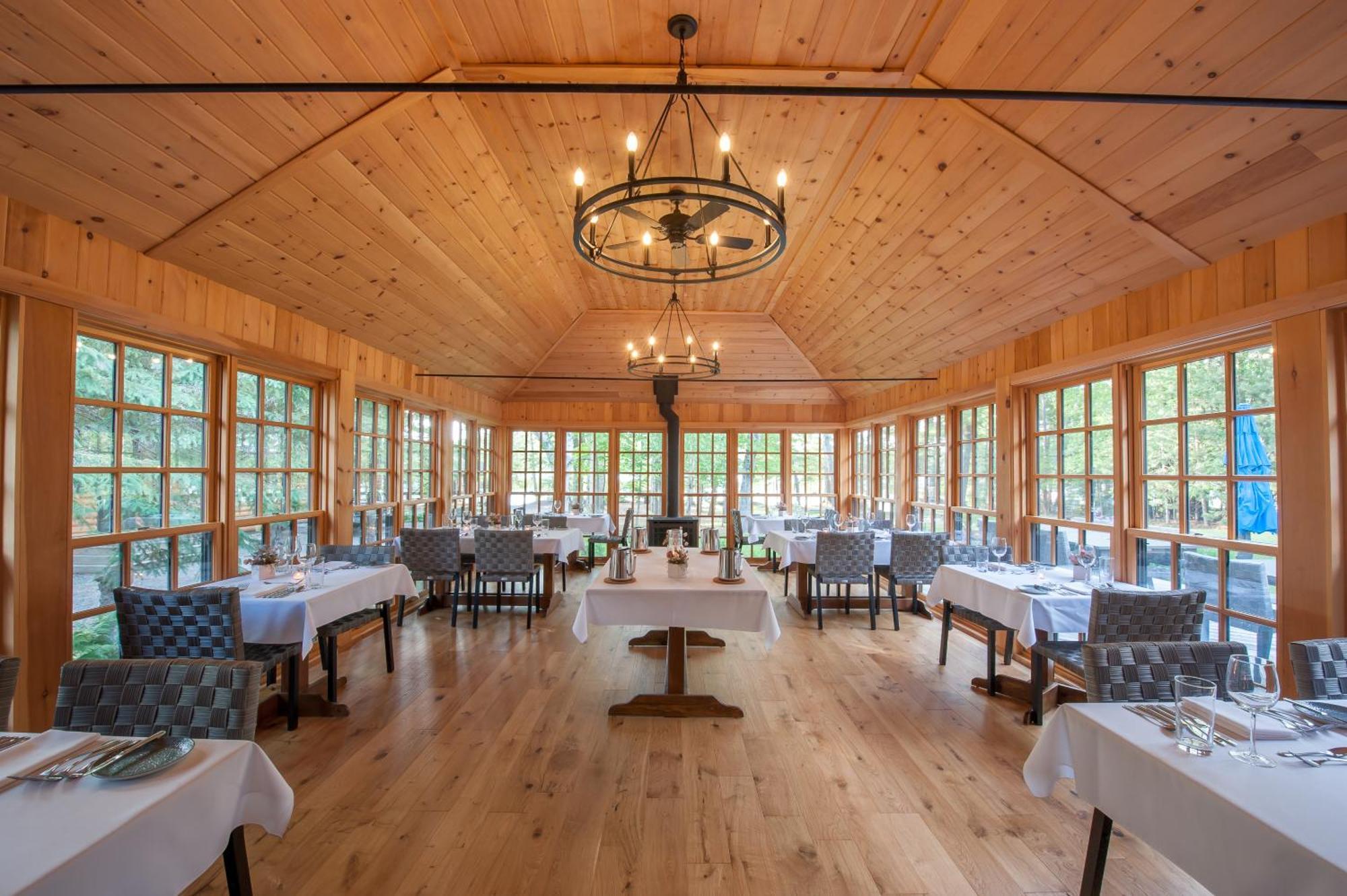 Hotel Haliburton Post House Minden Zewnętrze zdjęcie