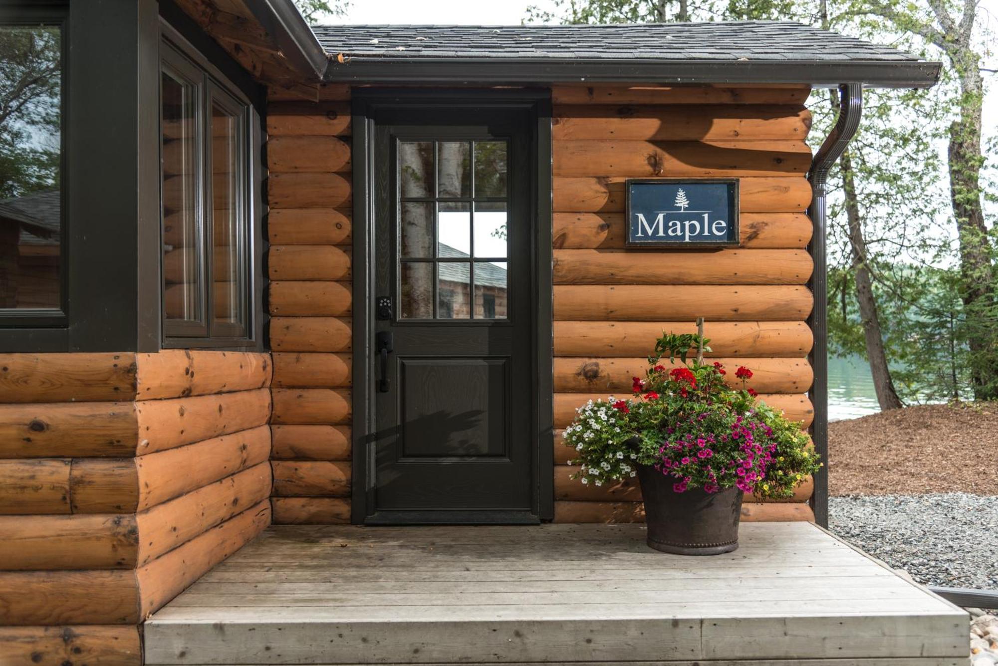 Hotel Haliburton Post House Minden Zewnętrze zdjęcie