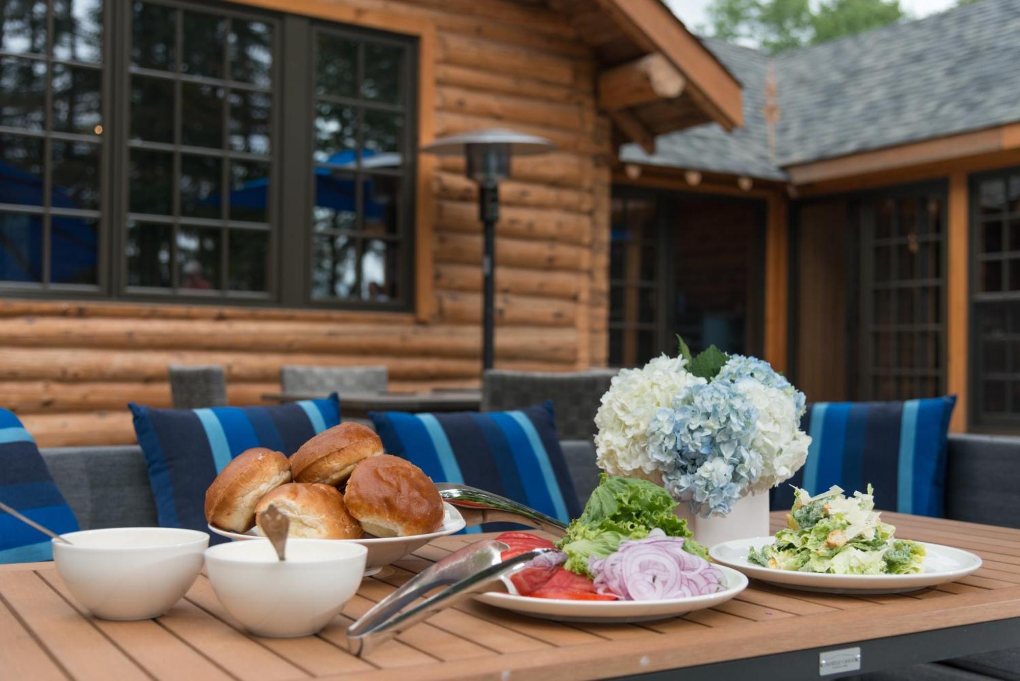 Hotel Haliburton Post House Minden Zewnętrze zdjęcie