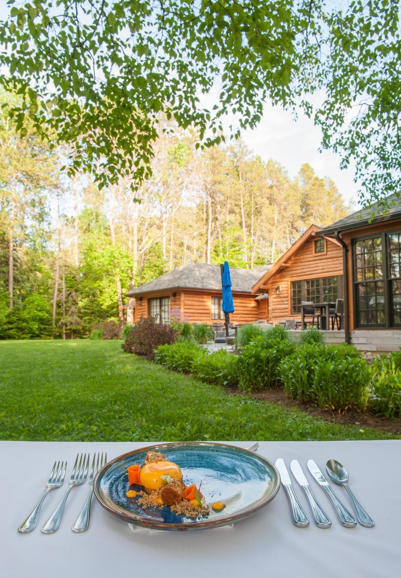 Hotel Haliburton Post House Minden Zewnętrze zdjęcie