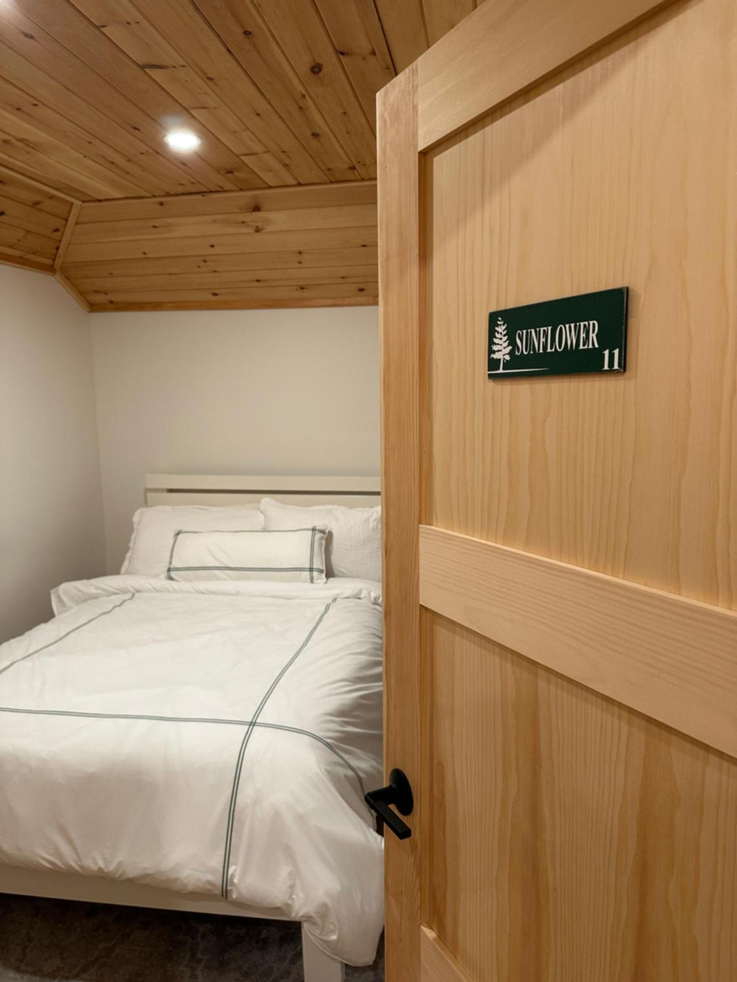 Hotel Haliburton Post House Minden Zewnętrze zdjęcie