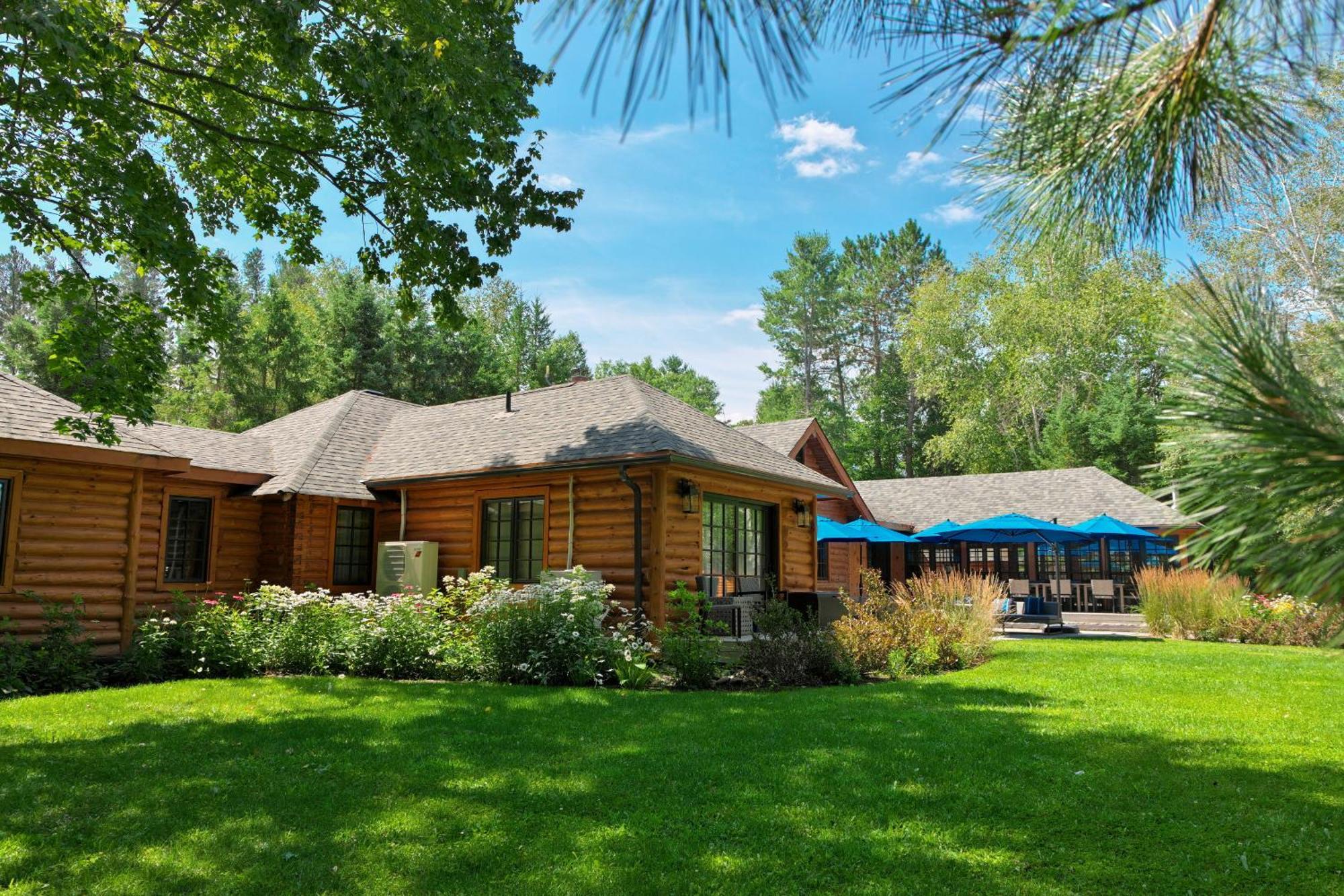 Hotel Haliburton Post House Minden Zewnętrze zdjęcie