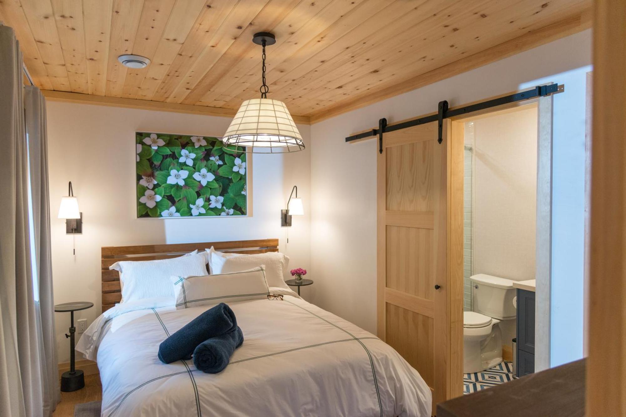 Hotel Haliburton Post House Minden Zewnętrze zdjęcie