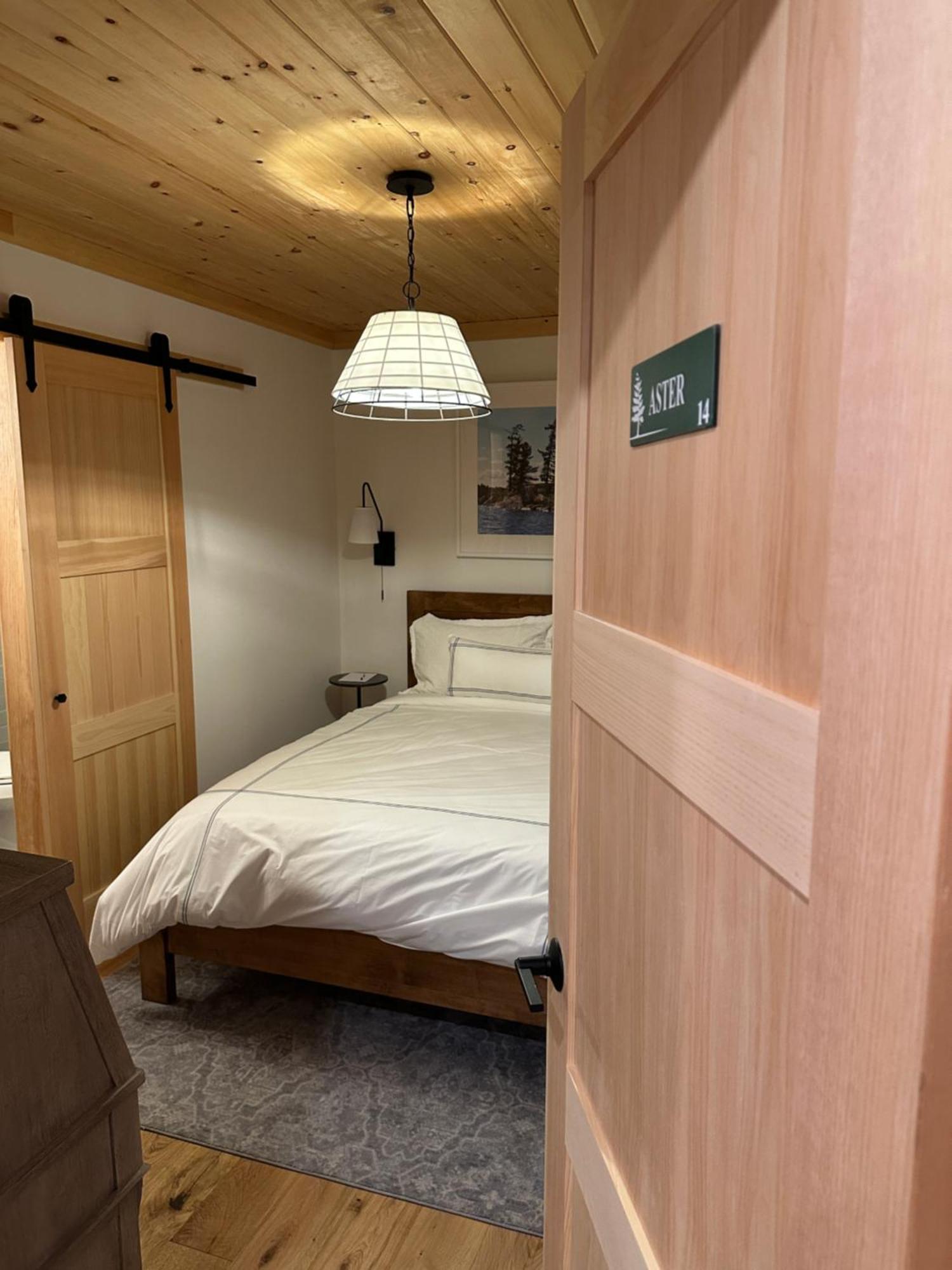 Hotel Haliburton Post House Minden Zewnętrze zdjęcie