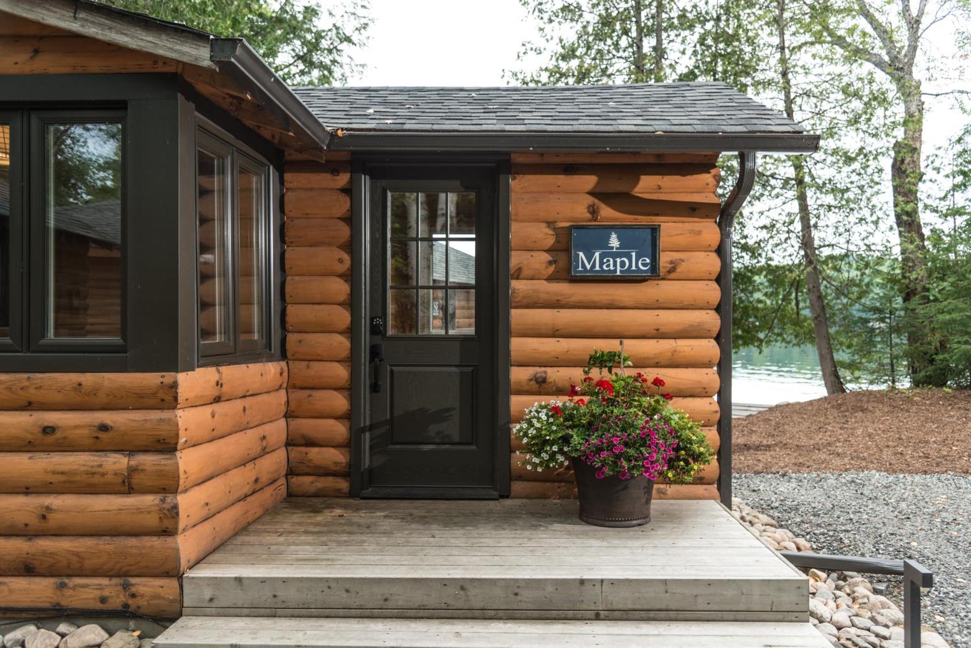 Hotel Haliburton Post House Minden Zewnętrze zdjęcie