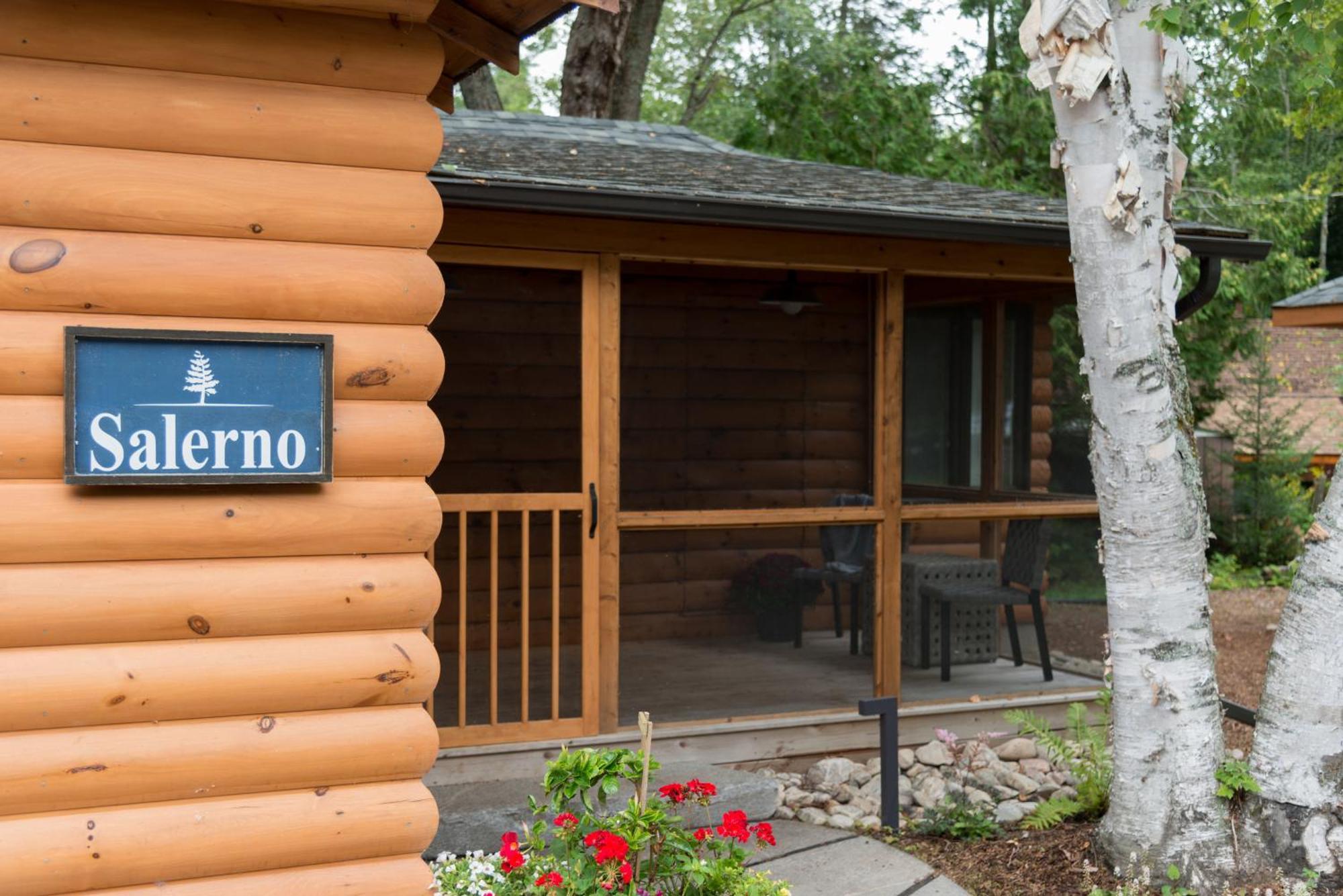 Hotel Haliburton Post House Minden Zewnętrze zdjęcie