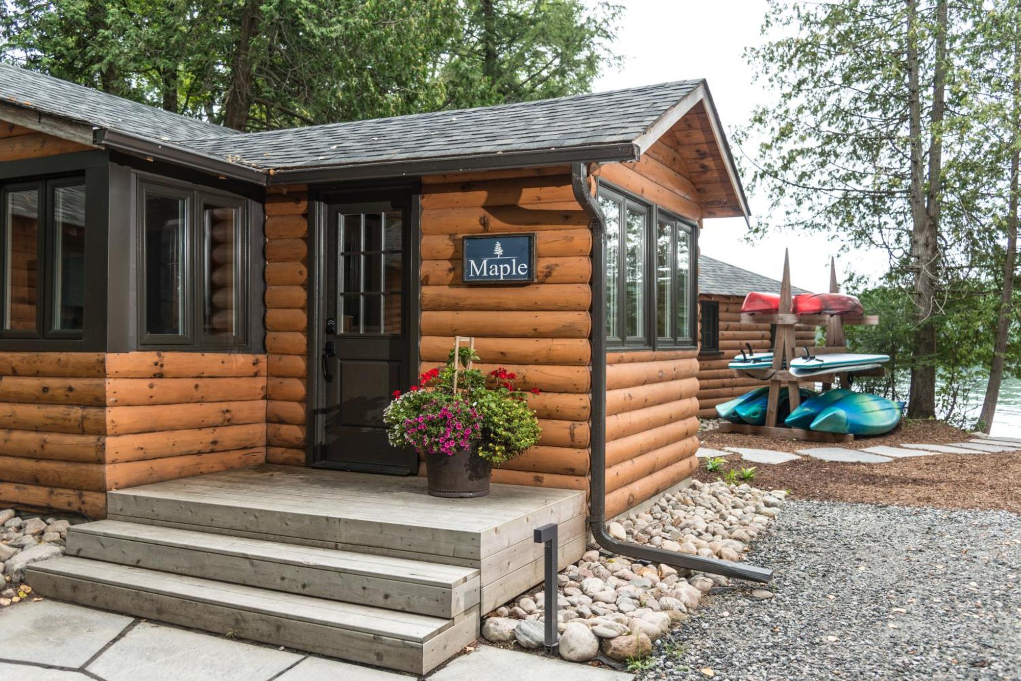 Hotel Haliburton Post House Minden Zewnętrze zdjęcie